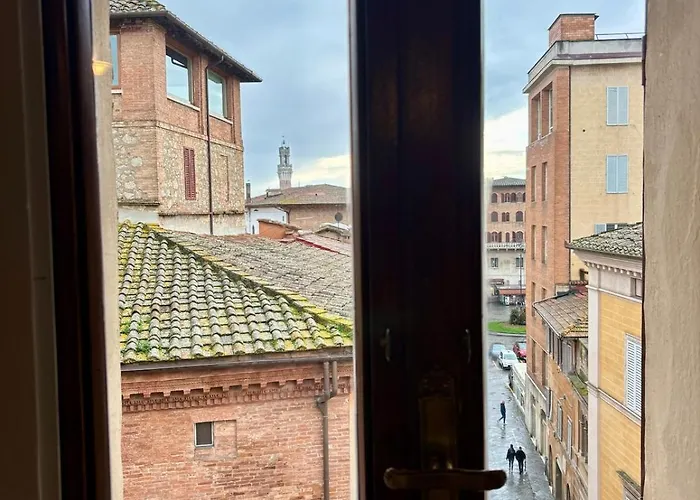 A Painting For Each Window With Air Conditioning! شقة سيينا