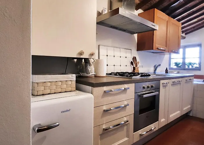 شقة A Painting For Each Window With Air Conditioning! سيينا