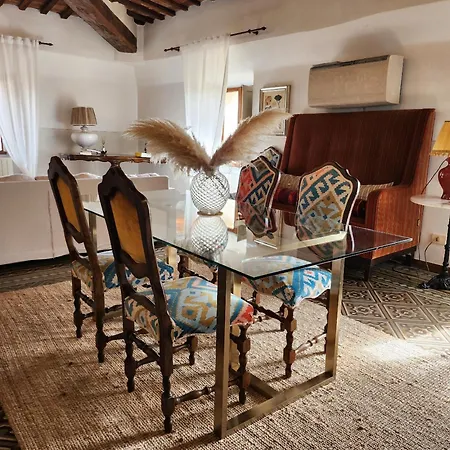 Apartment A Painting For Each Window With Air Conditioning! *