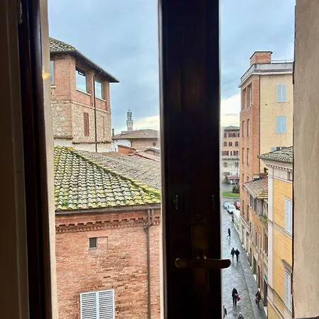 A Painting For Each Window With Air Conditioning! Apartman Siena