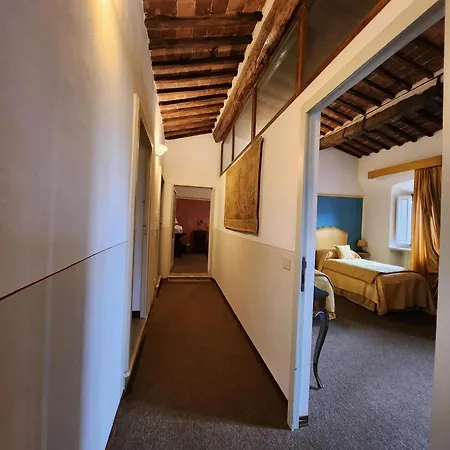 A Painting For Each Window With Air Conditioning! Apartman