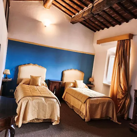 Apartman A Painting For Each Window With Air Conditioning!