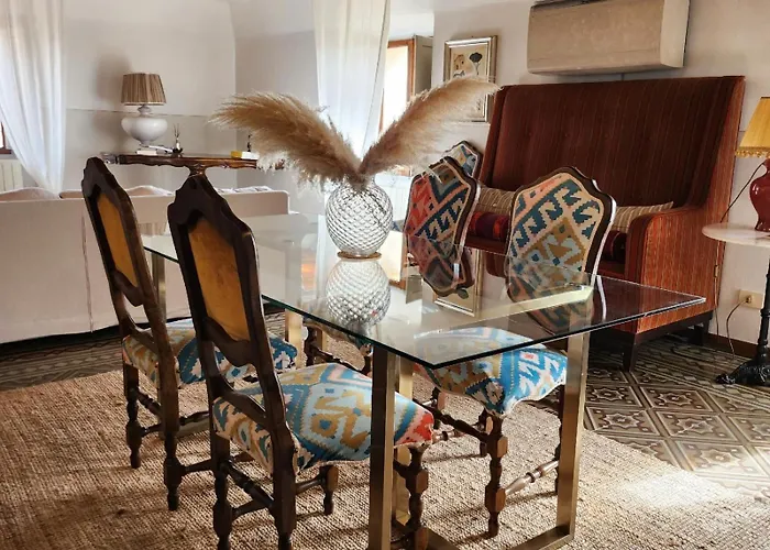 דירה A Painting For Each Window With Air Conditioning! *